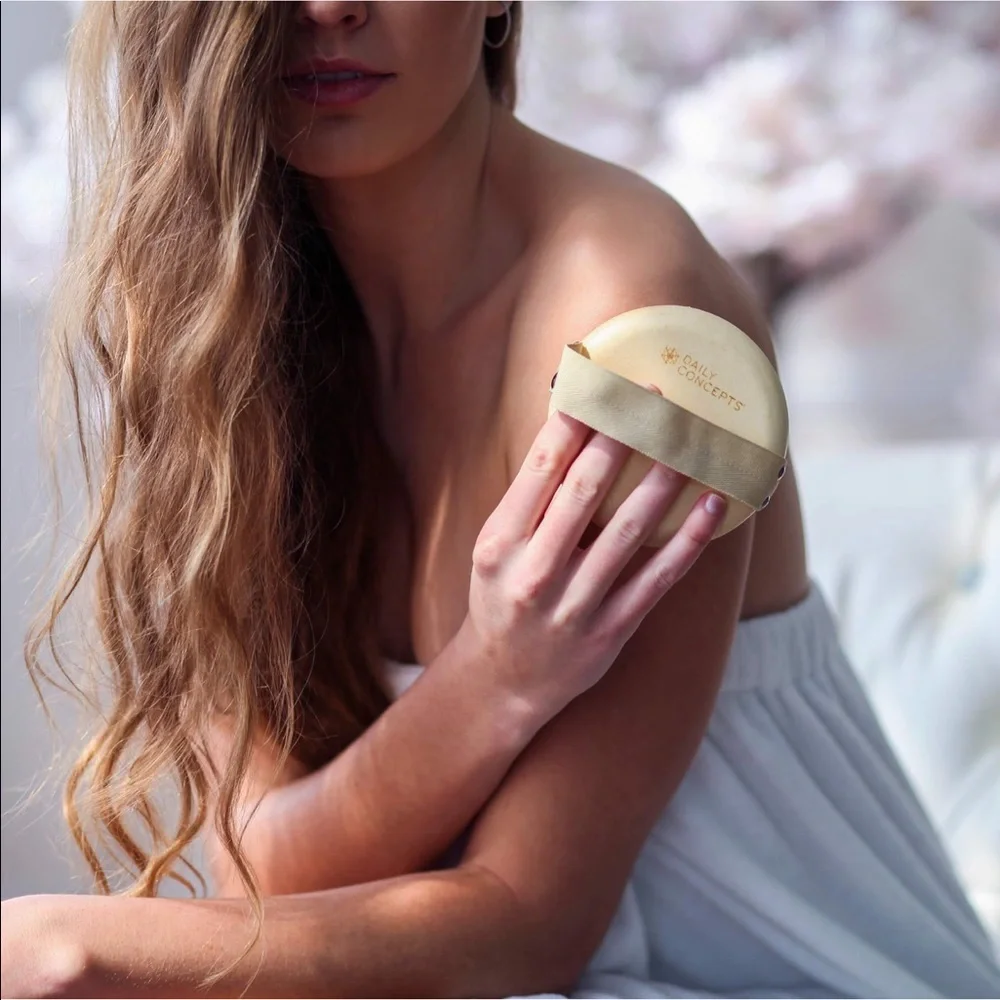 Daily Concepts MASSAGE BRUSH